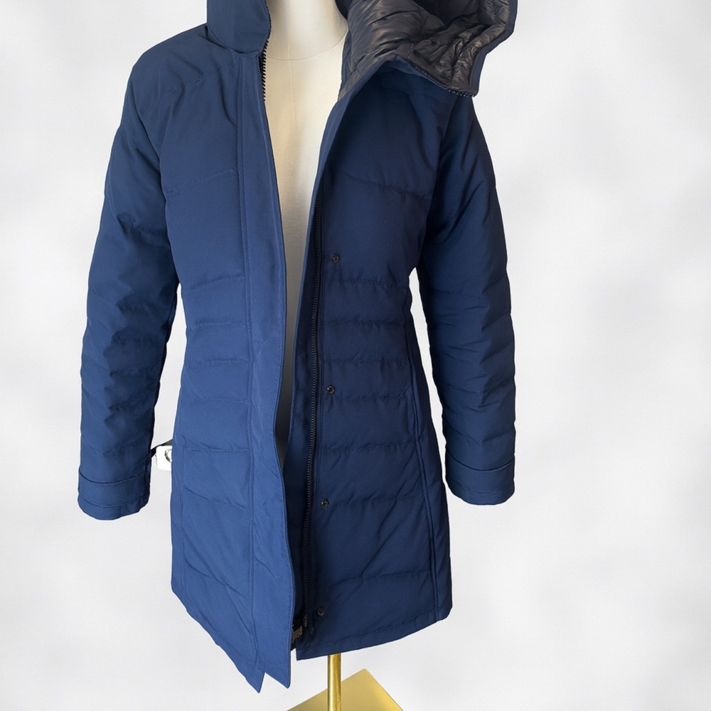 Canada Goose Women's Deep Blue Puffer Jacket M